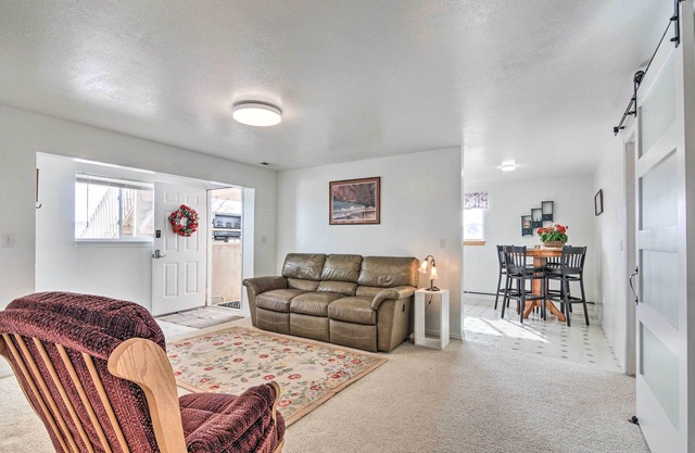 Pet-Friendly Aurora House w/ Mountain Views!