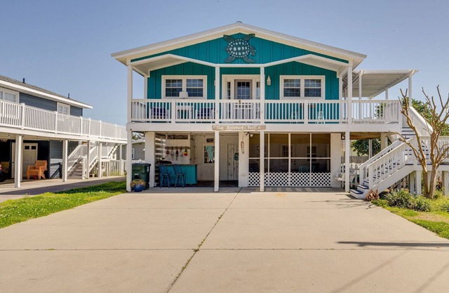 Pet Friendly Beach House, Short Walk To Beach + FREE DAILY ACTIVITIES!