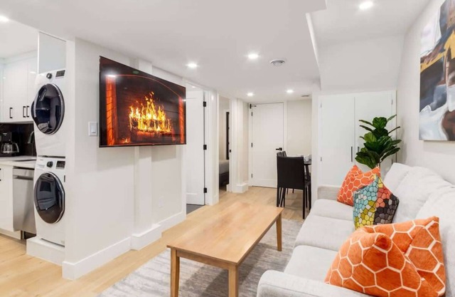 Pet Friendly Basement Suite w/ 3 Queen Beds
