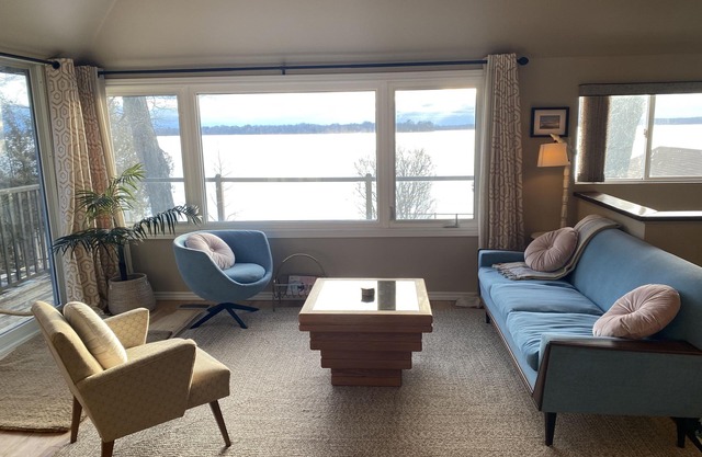 Pet Friendly Beach House with Bunkie Bar & Hot Tub