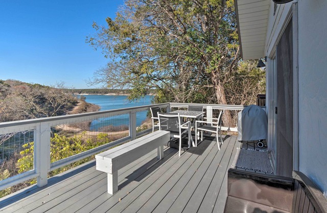 Pet-Friendly Belton Lake Studio w/ Deck & Kayaks!