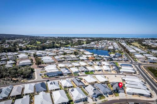 Pet-friendly. Bright and Spacious Dunsborough Home