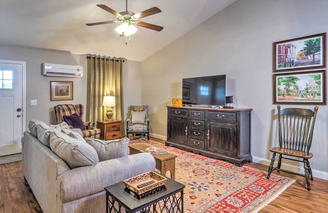 Pet-Friendly Brownsville Retreat w/ Porch!