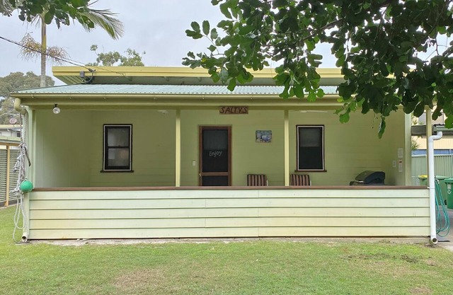 Pet Friendly Bungalow in quiet Street