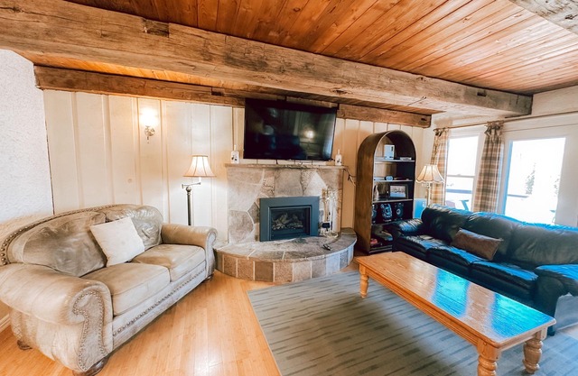 6 camas Blue Mountain Cottage con jacuzzi para 14 personas