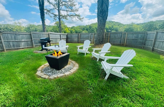 Lucky Lodge at Lake Guntersville - Mountain Lakes /Pet Friendly with Fenced Yard