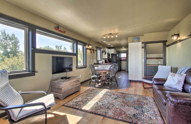 Pet-Friendly Choteau Townhouse with Gas Grill!