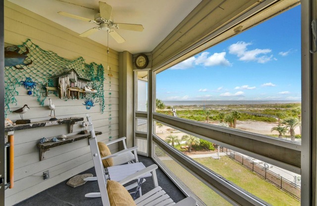 Pet Friendly Condo with Gorgeous Ocean View!