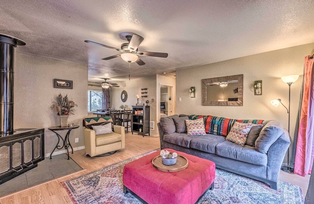 Pet-Friendly Condo - 2 Mi to Ruidoso Downs!