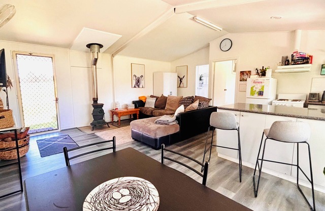 PET FRIENDLY COSY COTTAGE Farm Stay near Benalla