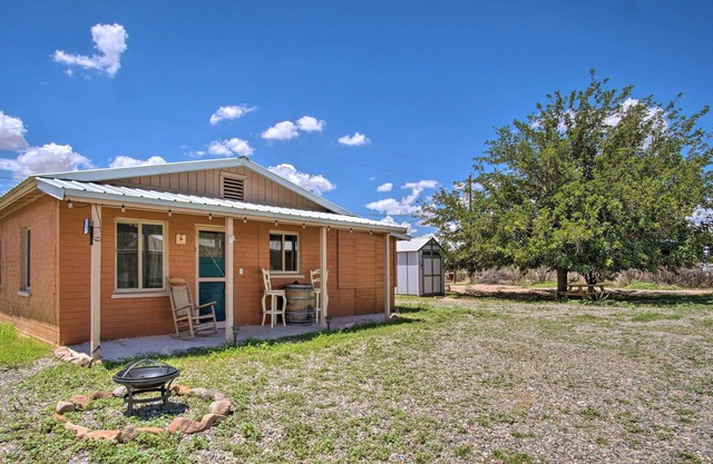 Pet-Friendly Elfrida Home w/ Porch & Fire Pit