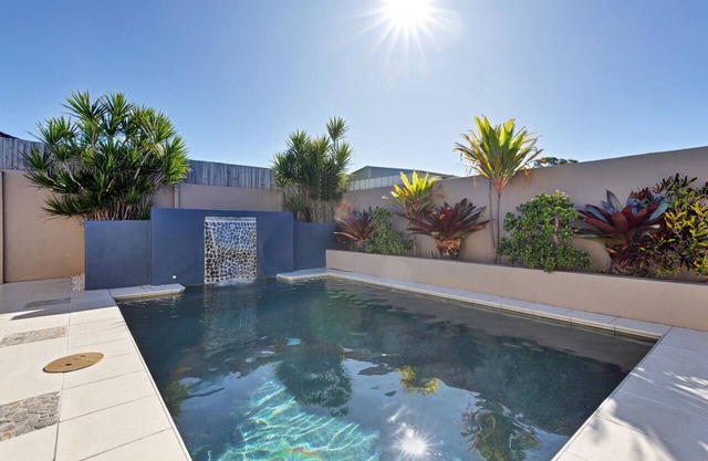 Pet friendly family home w pool