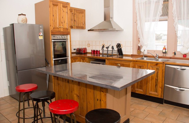 pet friendly Family accommodation min 2 nights