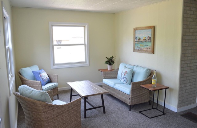Pet-Friendly Family Home near Golf, LK MI, M22