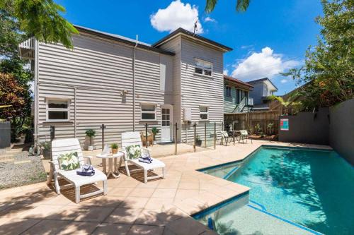 Pet Friendly Family Home In Brisbane - Relocations and Family Stays - Fast Internet - Parking - Netflix