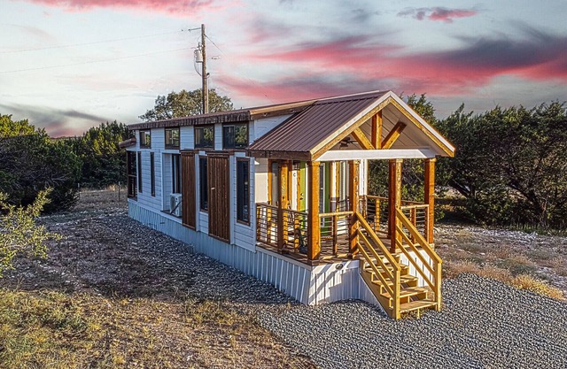 Pet-Friendly Farmhouse Tiny Home w/ Private Deck