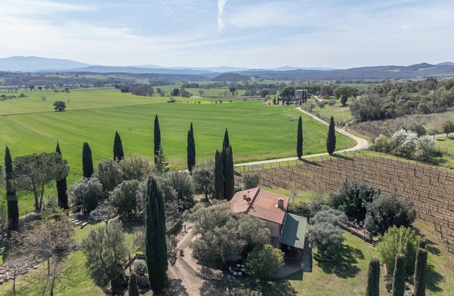 Finca Lucente con vistas a la montaña, piscina, jardín y Wi-Fi: admite mascotas
