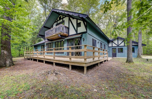 Pet-Friendly Gem: Hike, Fish & Golf in Gaylord