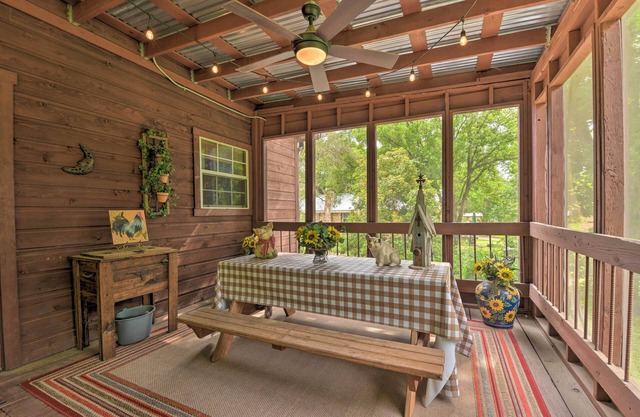 Familia amigable 2BR Glen Rose Cottage cerca de la ciudad!