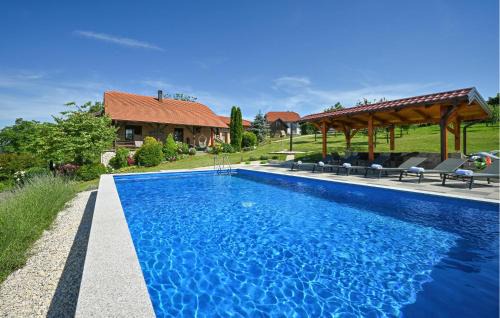 Pet Friendly Home In Luzan Biskupecki