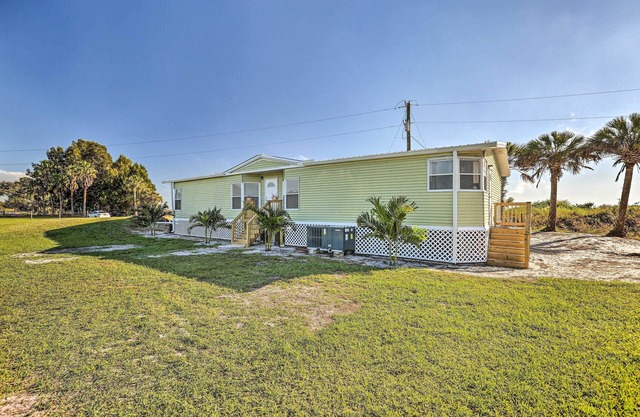 Pet-Friendly Home: 10 Mi to Lake Okeechobee!