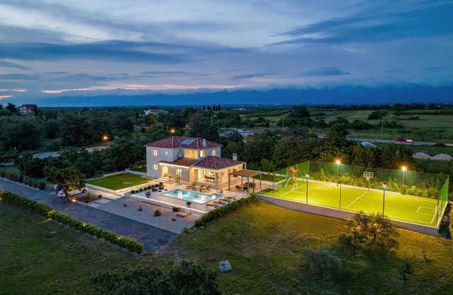 Casa que admite mascotas en Murvica con.