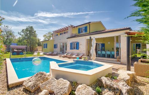 Pet Friendly Home In Naselje Muzini