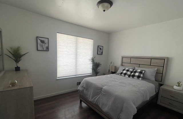 Pet Friendly Home perfect for traveling Nurses. Located near several Hospitals