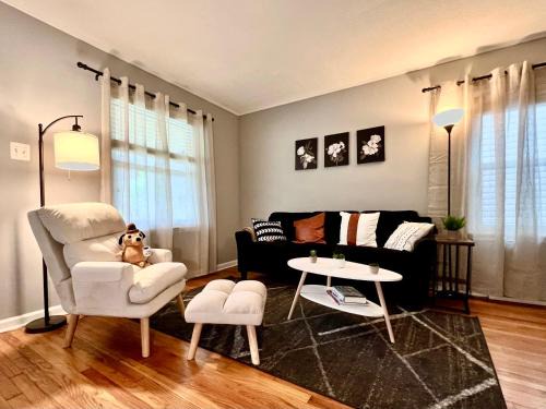 Pet Friendly Home w Backyard in Royal Oak