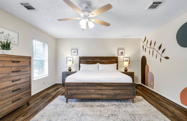 Pet Friendly 5 Bedroom Home