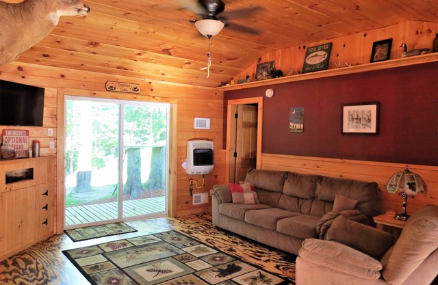 Pet friendly, hot tub, cabin