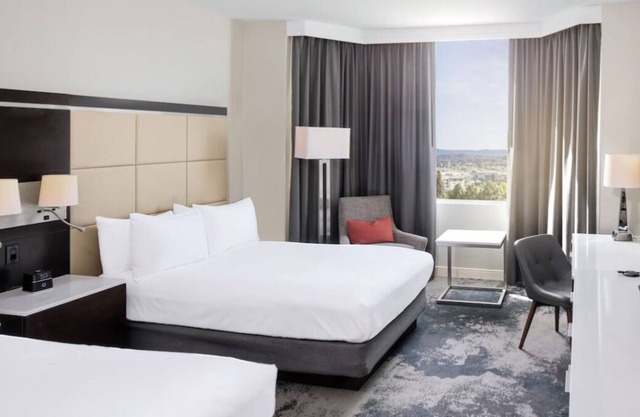 Pet-friendly Hotel with Scenic Lagoon or Mountain View, Outdoor Swimming Pool!