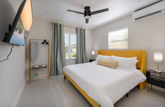 Pet friendly + in Dwtn + 20mi to Disney & Parks!