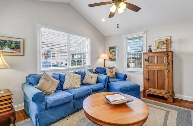 Pet Friendly in Historic District w/ Private Courtyard by Lucky Savannah