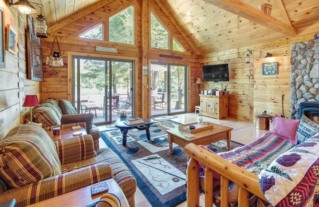 Pet-Friendly Island Retreat - Boat Access Only!