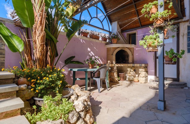 Casa de vacaciones que admite mascotas Villa Chanel con piscina y terrazas