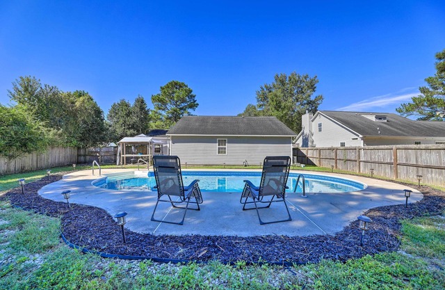 Pet-Friendly Jacksonville Home w/ Fenced Yard