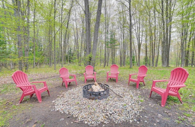 Pet-Friendly Kalkaska Home ~ 19 Mi to Torch Lake!