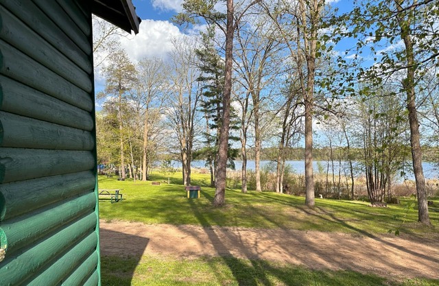 Pet Friendly! Lakeside Two Bedroom Cabin at Green Valley Resort
