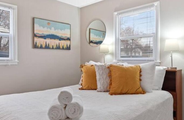 Pet Friendly Large Fenced Backyard Covered Patio