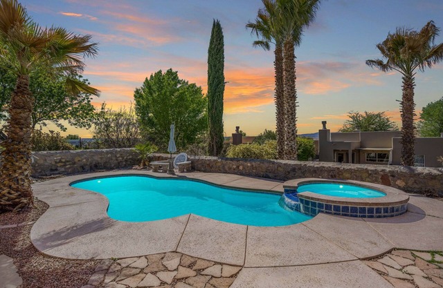 Pet Friendly Luxury Retreat W/ Heated Pool & Spa
