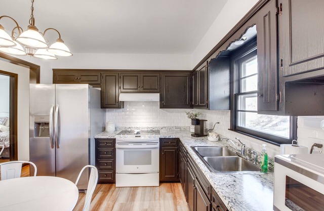Pet-Friendly Merriam Home ~ 13 Mi to Kansas City