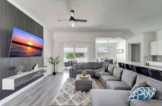 Pet-Friendly Modern Retreat Near Siesta Key