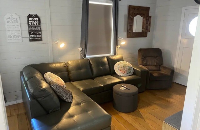 Pet Friendly Near CBD Sleeps 10 Free Wifi Netflix Fullair con Close to Hospital