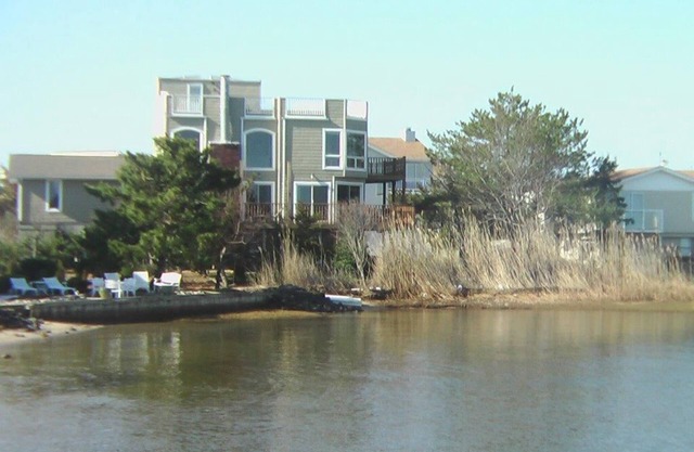 Pet Friendly. Ocean and Bay Views. Wi/Fi. Rooftop Deck. Beach Badges..