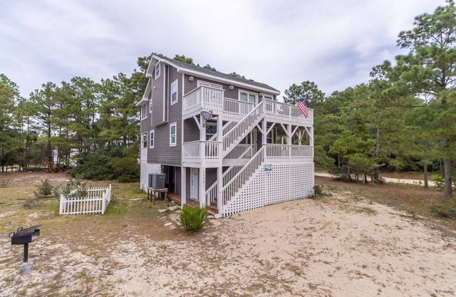 Pet-Friendly Oceanside Home on the Beautiful 4x4 Beaches