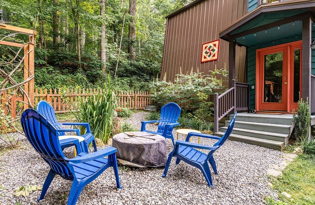 Pet-Friendly! Peaceful Cabin Retreat, Near Ski Resort, Close to Asheville