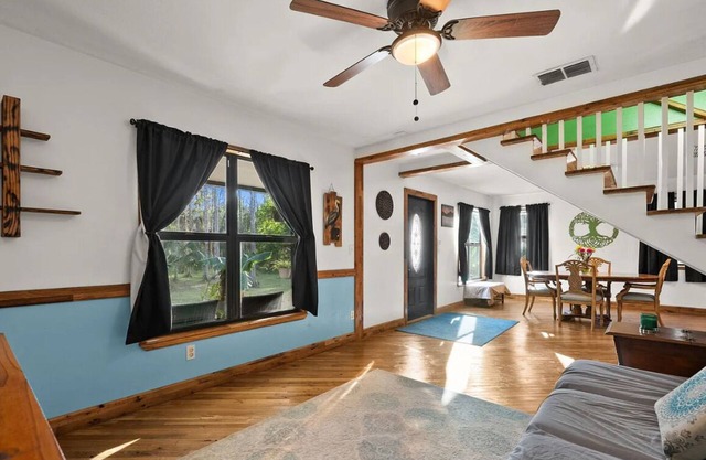 Pet friendly, peaceful retreat on over 2 wooded acre in beautiful Naples Florida