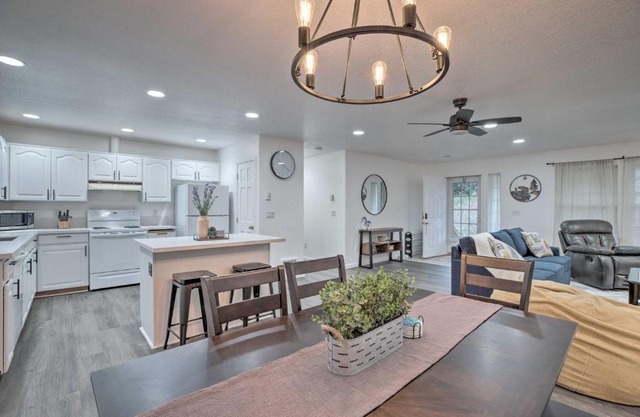 Pet-Friendly PNW Home, 1 Mi to Rockaway Beach