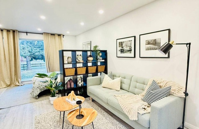 Pet friendly private backyard Garden studio